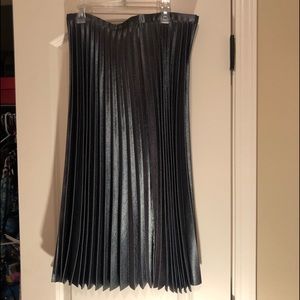 New with tags Banana Republic Pleated Skirt
